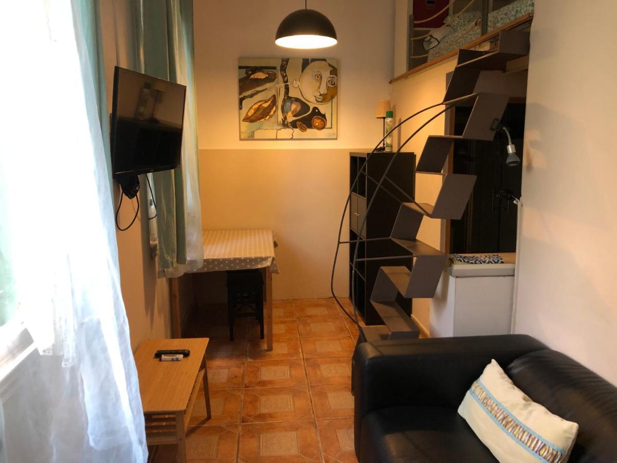 Estudio Finestrelles Barcelona 埃斯普卢加·德·隆布雷格 外观 照片