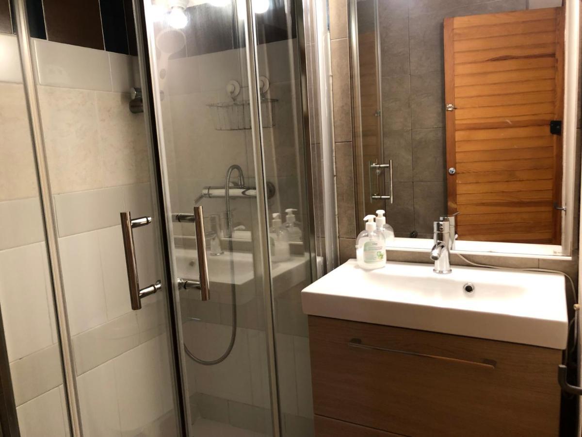 Estudio Finestrelles Barcelona 埃斯普卢加·德·隆布雷格 外观 照片