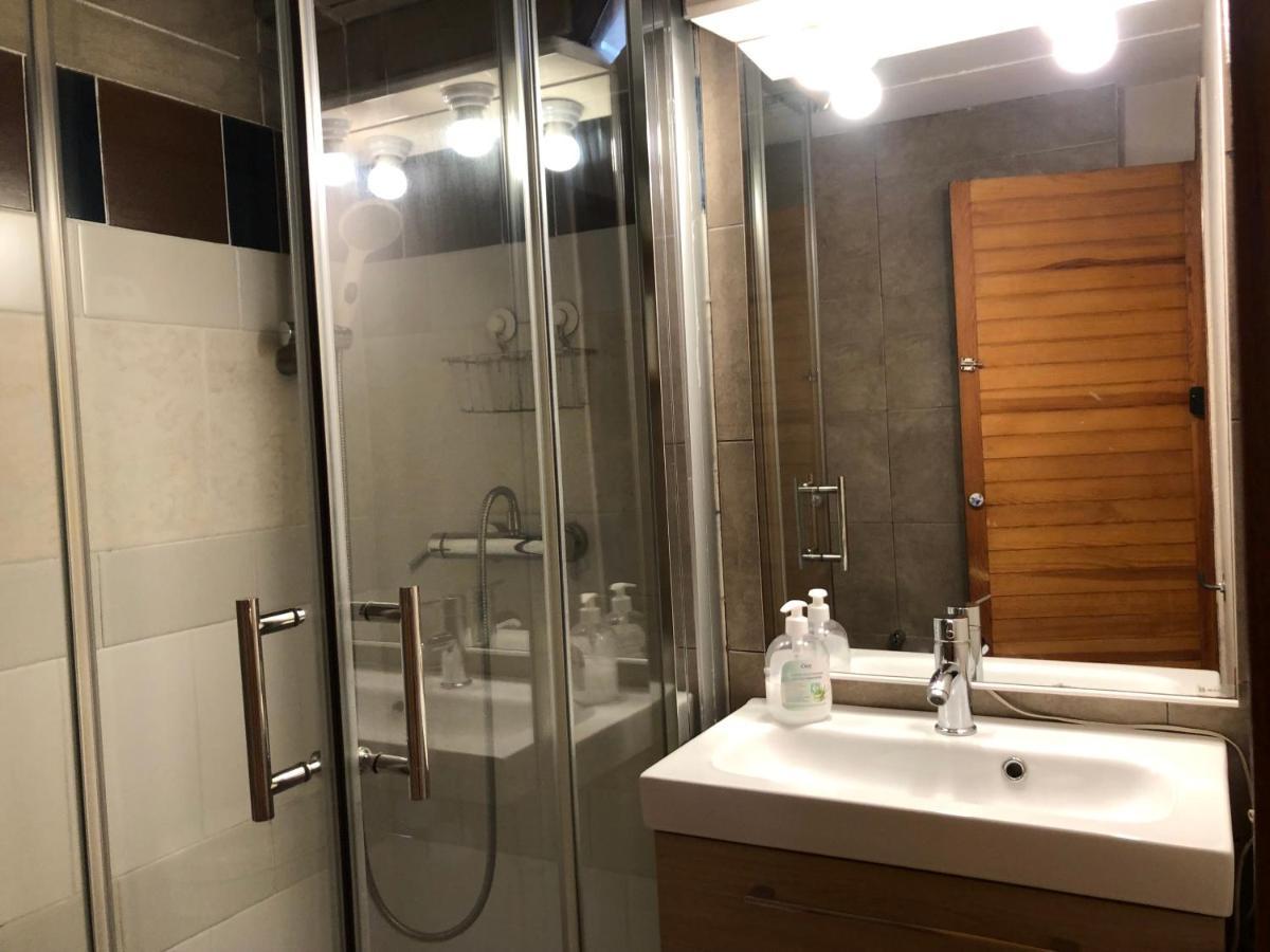 Estudio Finestrelles Barcelona 埃斯普卢加·德·隆布雷格 外观 照片