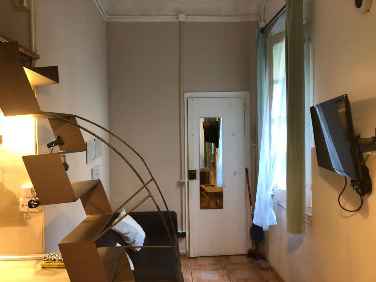 Estudio Finestrelles Barcelona 埃斯普卢加·德·隆布雷格 外观 照片