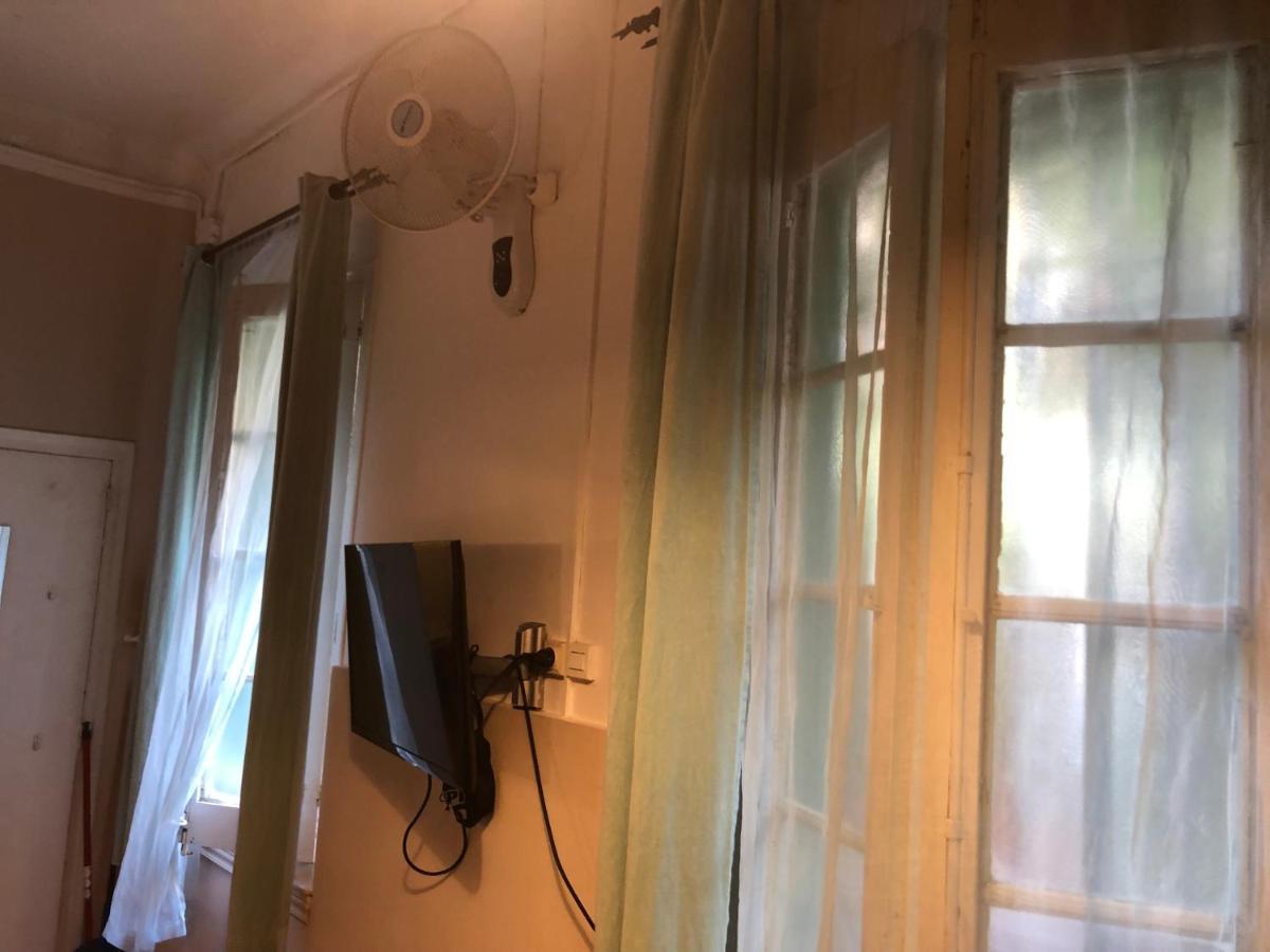Estudio Finestrelles Barcelona 埃斯普卢加·德·隆布雷格 外观 照片